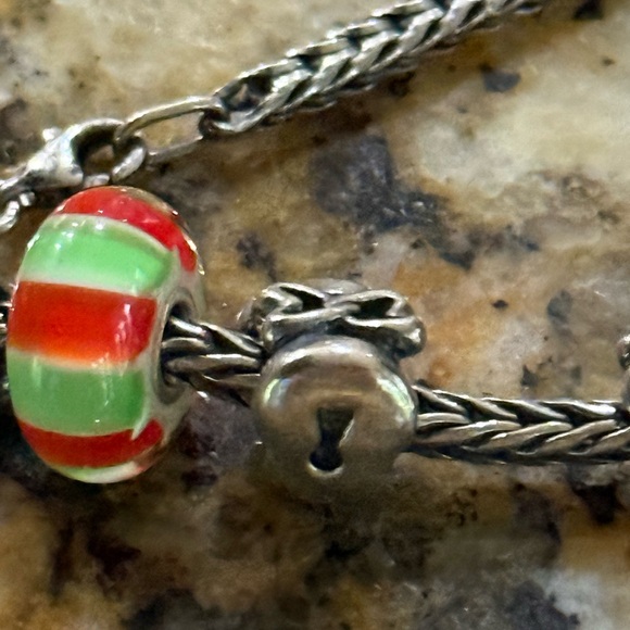 Rare & Retired Pieces.Beautiful bracelet with special charms. - Picture 15 of 16